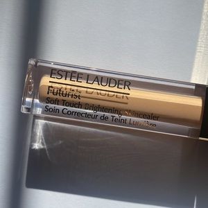 ESTEE LAUDER Futurist Soft Touch Brightening Skincealer Concealer *brand new*